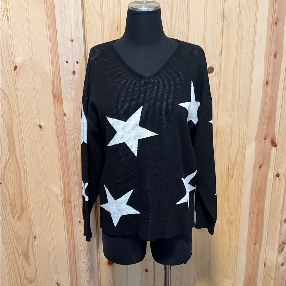 Black Star-Pattern V-Neck Sweater - Women